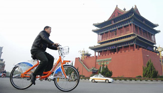 Chinese cities encourage people to commute by bicycle