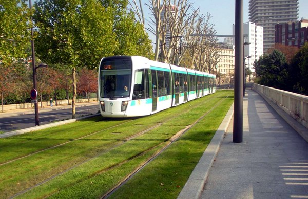 深圳龍華新區(qū)有軌電車明年10月試運行