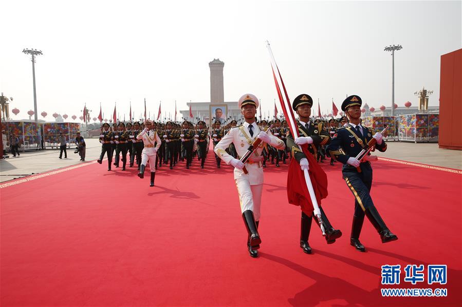 （在習(xí)近平強(qiáng)軍思想指引下·我們在戰(zhàn)位報告·圖文互動）（2）護(hù)衛(wèi)國旗　重于生命——中國人民解放軍儀仗大隊國旗護(hù)衛(wèi)隊執(zhí)行國旗升降任務(wù)記事