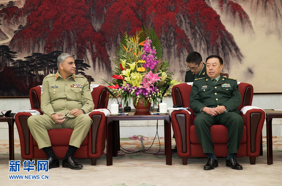 3月16日，中央軍委副主席范長龍會(huì)見來訪的巴基斯坦陸軍參謀長巴杰瓦。   新華社記者琚振華攝