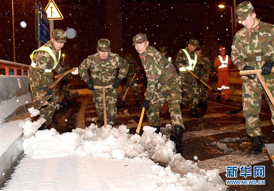 （新華全媒頭條）（1）雨雪冰凍中，他們奮力前行——基層黨員干群抗擊冰雪災(zāi)害紀(jì)實