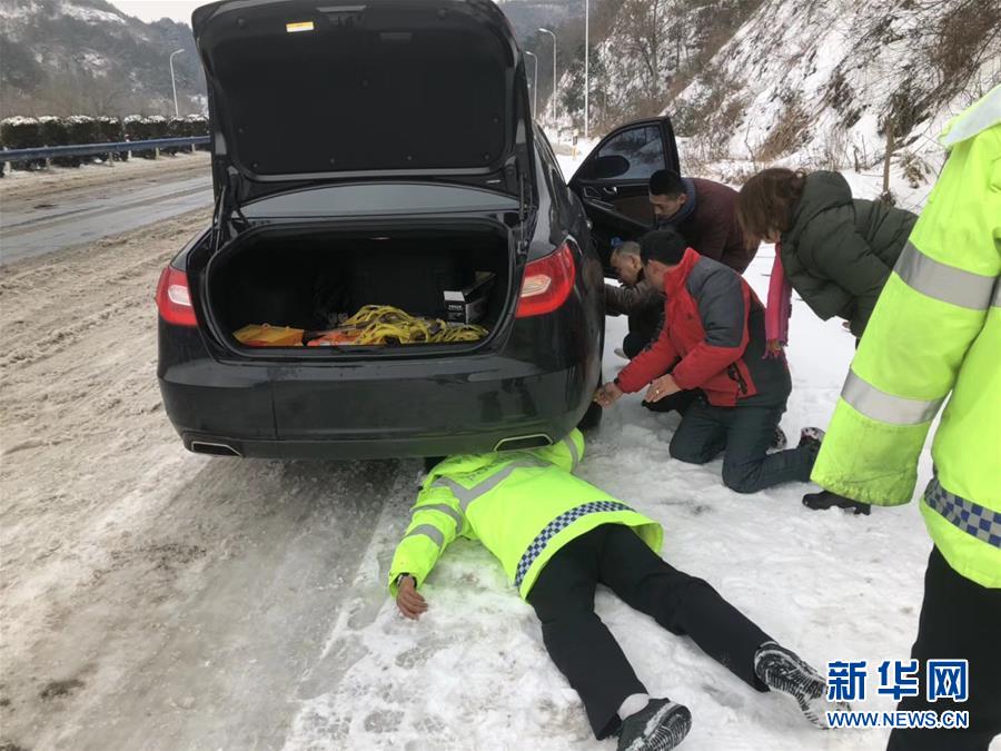 （新華全媒頭條）（4）雨雪冰凍中，他們奮力前行——基層黨員干群抗擊冰雪災(zāi)害紀(jì)實(shí)