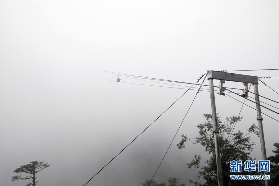 （圖文互動）（8）特寫：“八一”禮物，飛向云端哨所