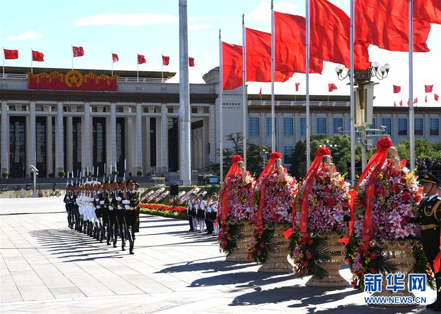 （新華全媒頭條·圖文互動）（3）致敬英烈 捍衛(wèi)榮光——寫在英雄烈士保護(hù)法實施后首個烈士紀(jì)念日