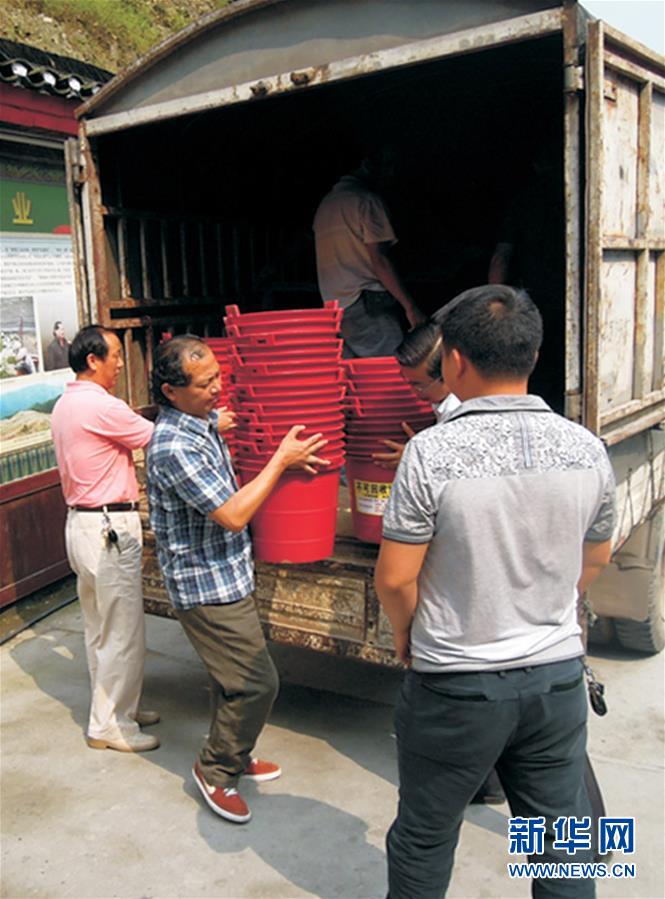 （兩會(huì)·基層代表履職故事）（8）全國(guó)人大代表龍獻(xiàn)文：幸福都是奮斗出來的!