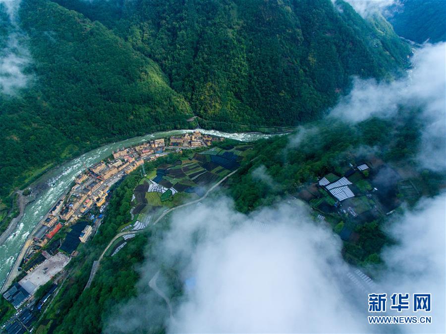 （壯麗70年·奮斗新時代·圖文互動）（1）獨龍江畔，這個民族“一躍千年”