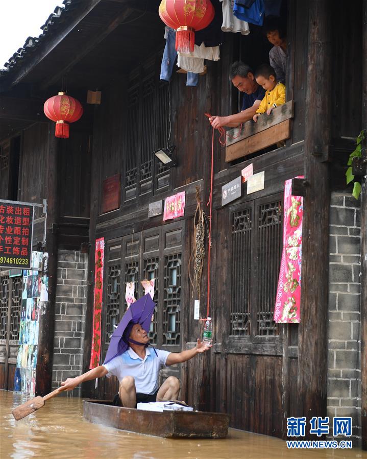 （抗洪搶險·圖文互動）（5）洪水來時，那暖心的民間救援