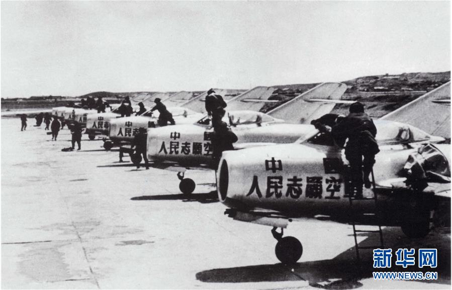 （新華全媒頭條·人民空軍70年·圖文互動(dòng)）（3）陽(yáng)光照耀奮飛的航程——黨中央、中央軍委和習(xí)主席關(guān)心人民空軍建設(shè)發(fā)展紀(jì)實(shí)