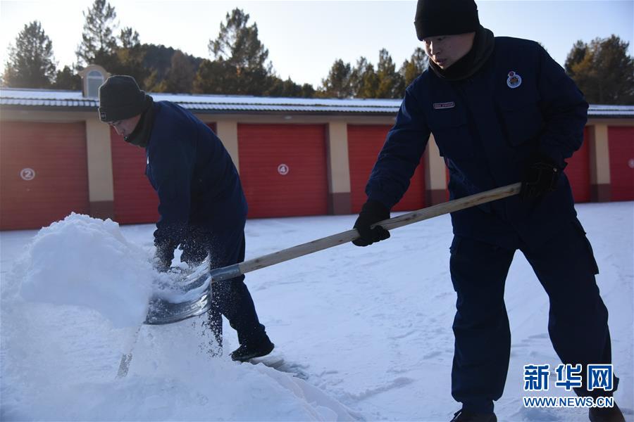 （走基層 聽民聲·圖文互動）（1）皚皚白雪中的一抹“火焰藍”——走近中國最北消防員