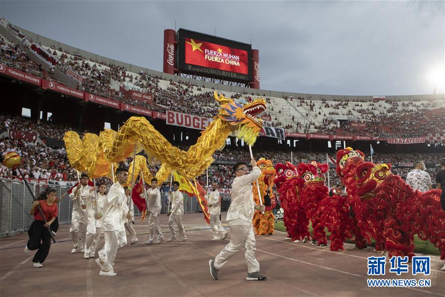 （新華全媒頭條·圖文互動(dòng)）（7）聽(tīng)，人類(lèi)命運(yùn)共同體的大合唱——中國(guó)同國(guó)際社會(huì)攜手抗擊新冠肺炎疫情述評(píng)