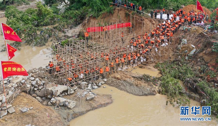 （防汛抗洪·圖文互動(dòng)）（10）洪水不退，子弟兵誓死不退——解放軍和武警部隊(duì)官兵參與洪澇災(zāi)害搶險(xiǎn)救援記事