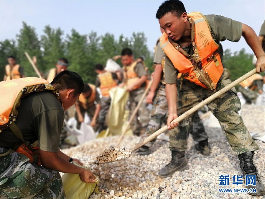 （圖文互動）（4）五十勇士戰(zhàn)江洲——陸軍第71集團(tuán)軍某旅工兵連黨員突擊隊九江搶險記事