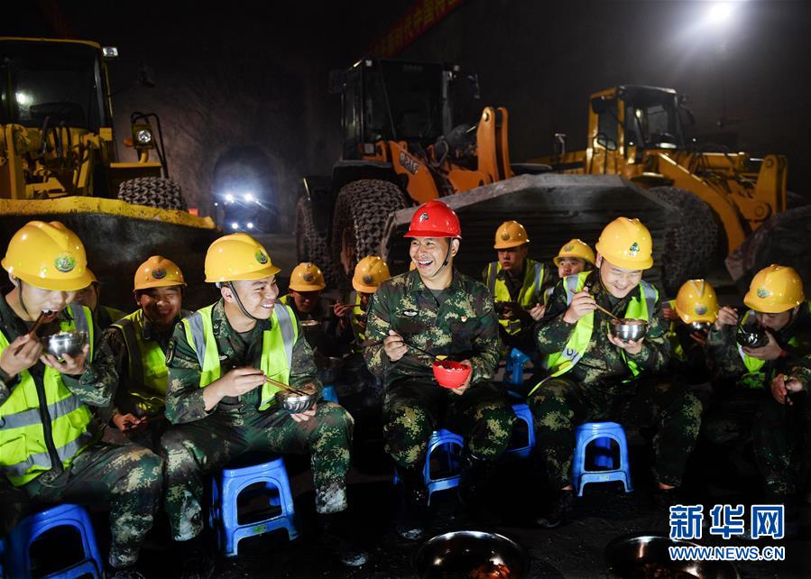 （軍事·圖文互動）（6）為導彈筑巢的“彝族雄鷹”——記“最美新時代革命軍人”沙子呷