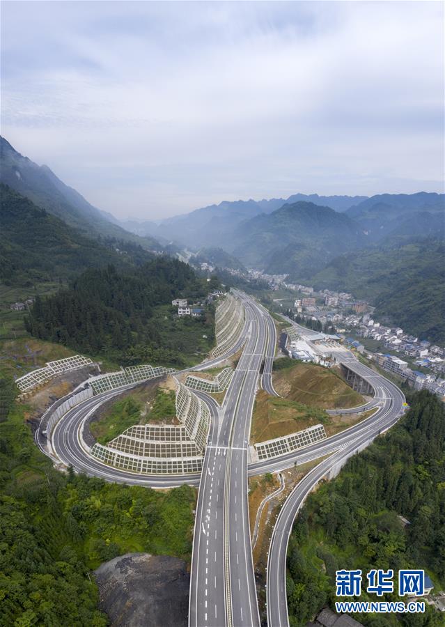 （圖文互動）（2）烏蒙山集中連片特困地區(qū)又添一條高速公路