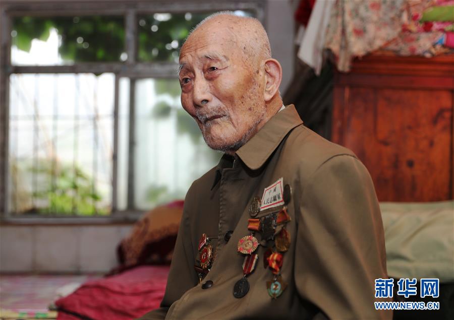 （紀念抗美援朝70周年·圖文互動）一等功臣 英雄本色——96歲志愿軍老戰(zhàn)士孫景坤深藏功名甘于奉獻一生清貧