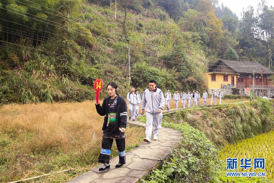 （在習(xí)近平新時(shí)代中國特色社會(huì)主義思想指引下——新時(shí)代新作為新篇章·習(xí)近平總書記關(guān)切事·圖文互動(dòng)）（3）精準(zhǔn)扶貧7年，十八洞村“長”出10余種新職業(yè)