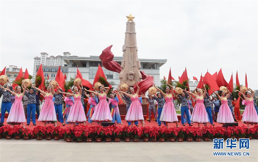 （新華全媒頭條·圖文互動）（2）彩云長在有新天——黨的十九大以來以習近平同志為核心的黨中央關心推進宣傳思想工作紀實