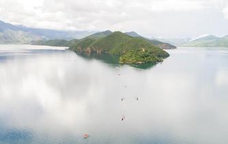 瀘沽湖美景如畫(huà)