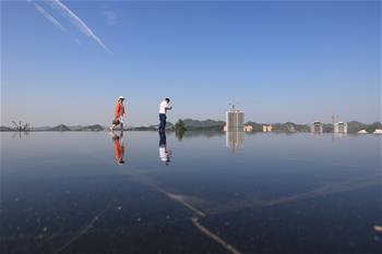 貴陽(yáng)：“天空之鏡”引客來