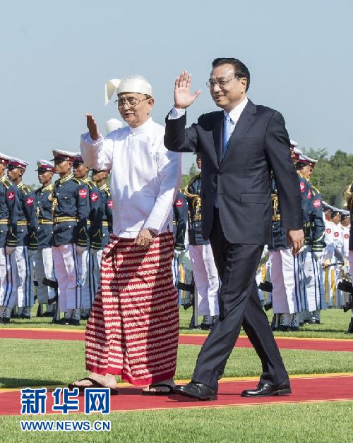 11月14日，中國國務院總理李克強在內(nèi)比都同緬甸總統(tǒng)吳登盛舉行會談。這是會談前，吳登盛在緬甸總統(tǒng)府前廣場為李克強舉行隆重的歡迎儀式。新華社記者 王曄 攝