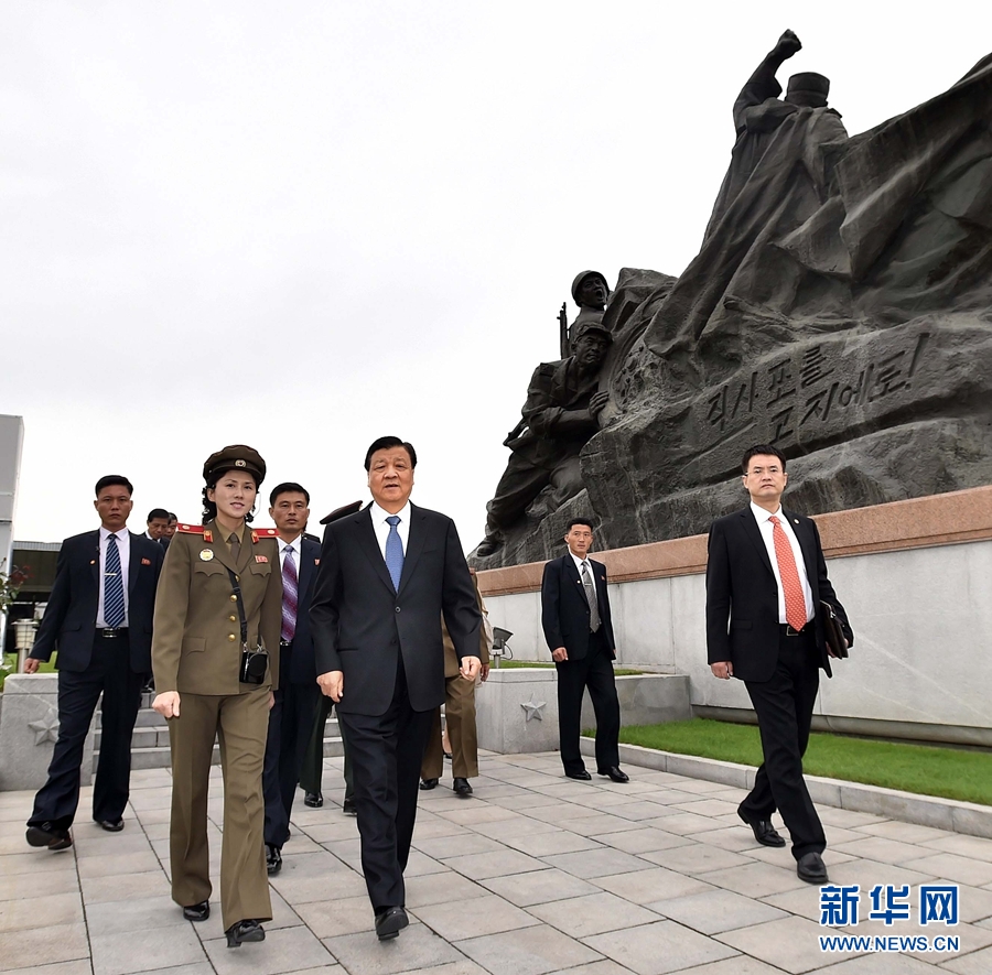 10月10日，正在朝鮮訪問(wèn)的中共中央政治局常委、中央書(shū)記處書(shū)記劉云山在平壤參觀朝鮮祖國(guó)解放戰(zhàn)爭(zhēng)勝利紀(jì)念館。 新華社記者 李濤 攝