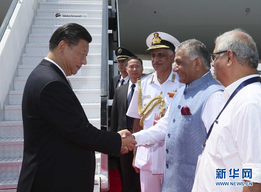 10月15日，國家主席習(xí)近平抵達印度果阿，應(yīng)印度總理莫迪邀請，出席金磚國家領(lǐng)導(dǎo)人第八次會晤。 新華社記者蘭紅光攝 