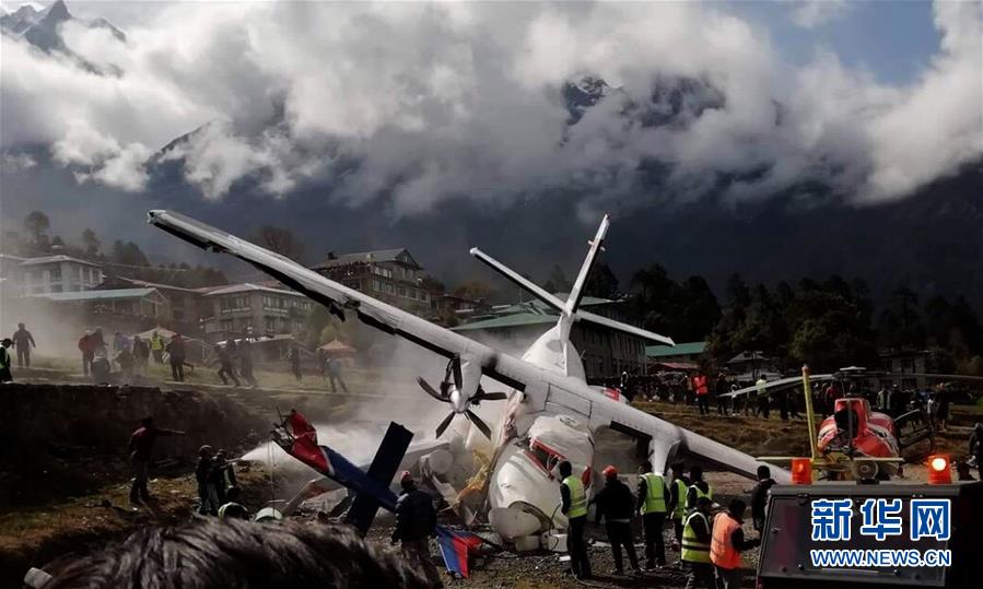 （國際）（1）珠峰南坡一小飛機撞直升機2人死亡