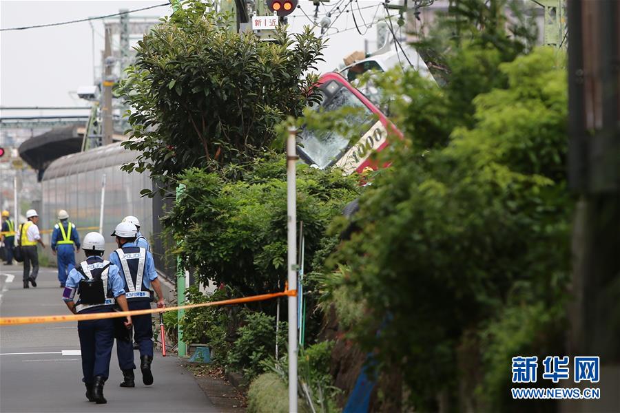 （國際）（3）日本神奈川縣一電車與卡車相撞致1死34傷