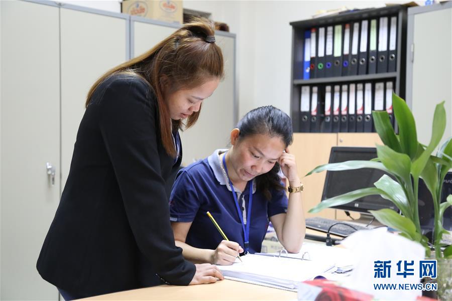 （國際·圖文互動）（1）通訊：“信守承諾，一諾千金”——一個老撾女孩在中國企業(yè)的十年成長史